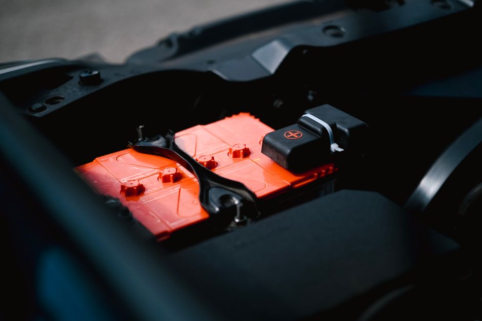 Jak bezpiecznie użytkować samochód elektryczny – praktyczne porady dla kierowców