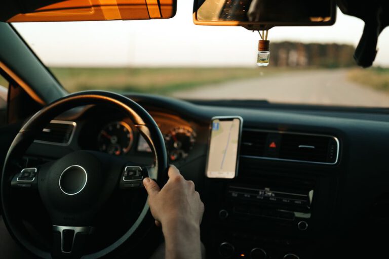 5 gadżetów motoryzacyjnych zwiększających bezpieczeństwo na drodze – poradnik 2026